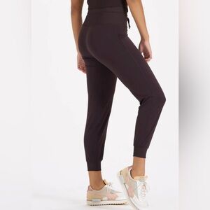 Vuori Daily Jogger Size Medium - Dark Brownish Wine Color